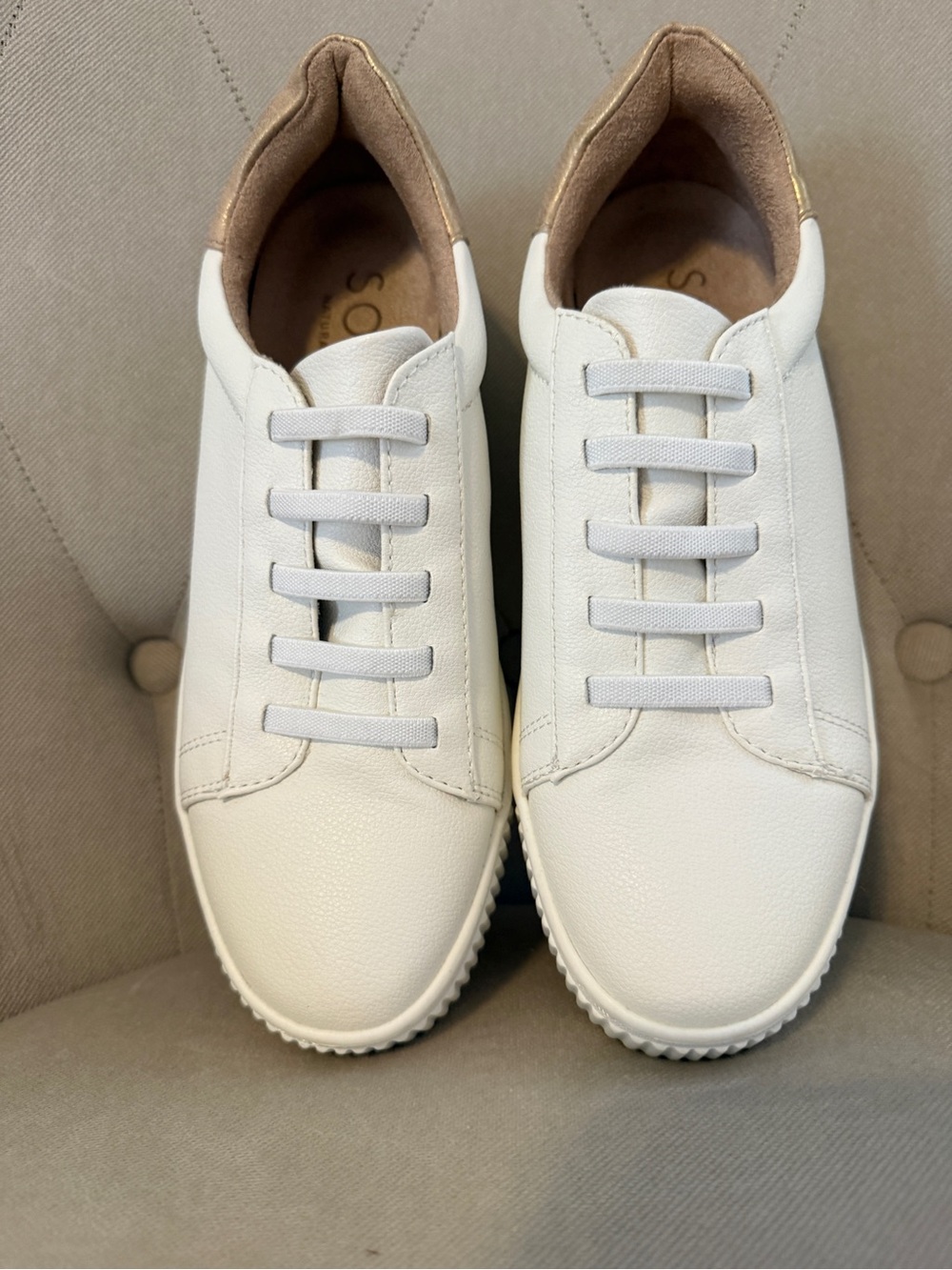 NWOT ❤️Soul Naturalizer Women’s White Slip-On Sneakers with Elastic Laces